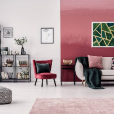 Sala pintada de bordeaux e com decoração bordeaux